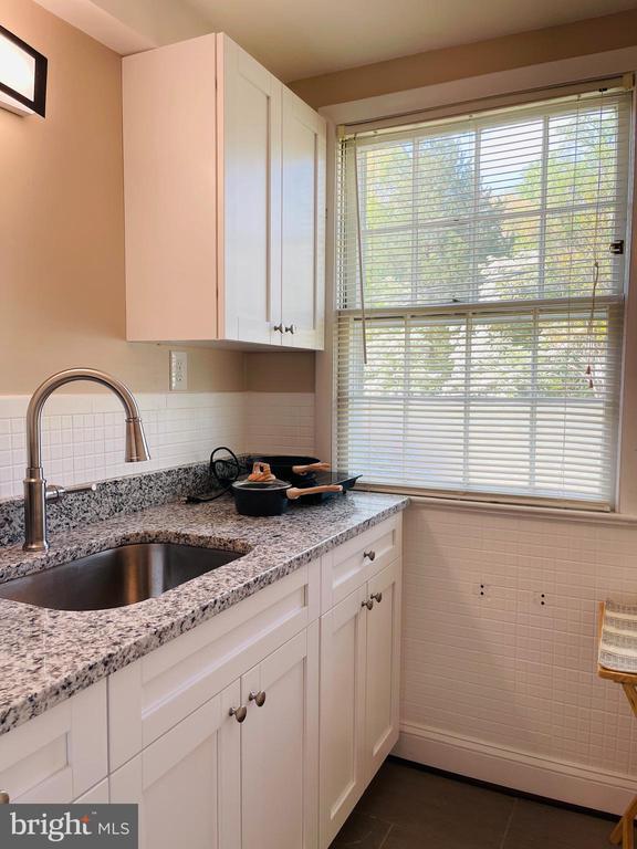 Building Photo - 928 Venice Dr