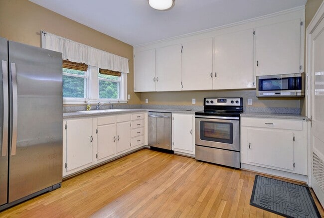 Building Photo - Delightful Home in Brandon Heights
