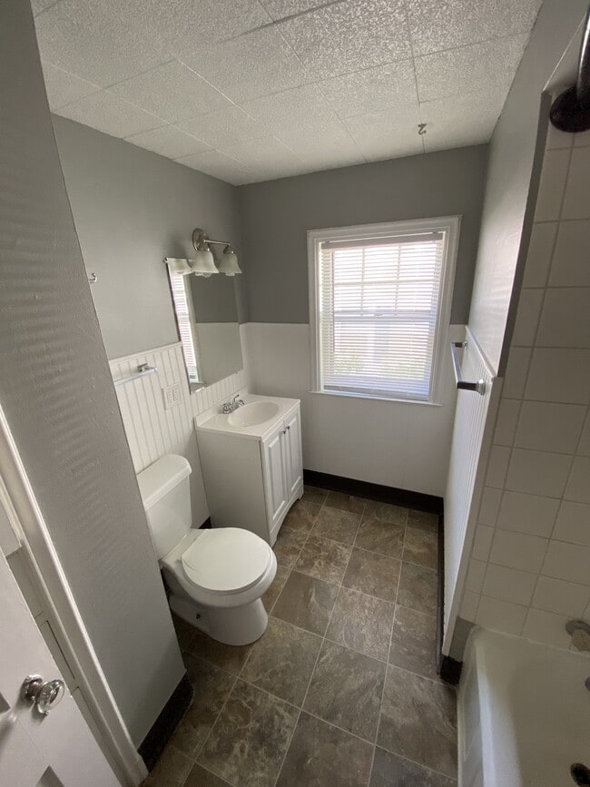 Building Photo - 1853 S 50th St