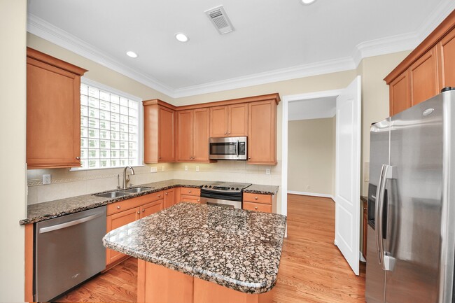 Building Photo - 2930 Brompton Square Dr