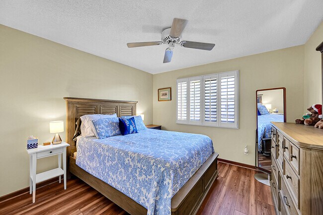 Building Photo - 2922 Port Royale Ln S