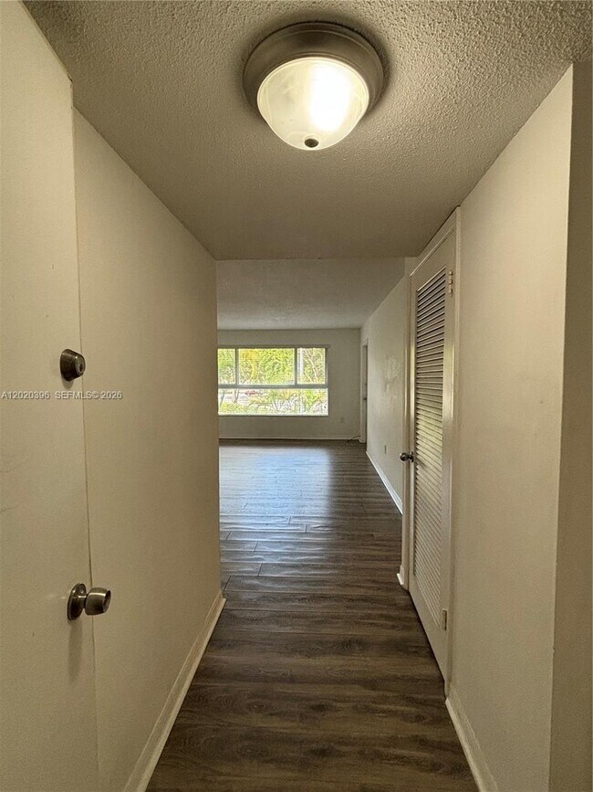 Building Photo - 7470 Miami Lakes Dr
