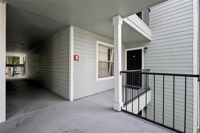 Building Photo - 2550 N Alafaya Trail