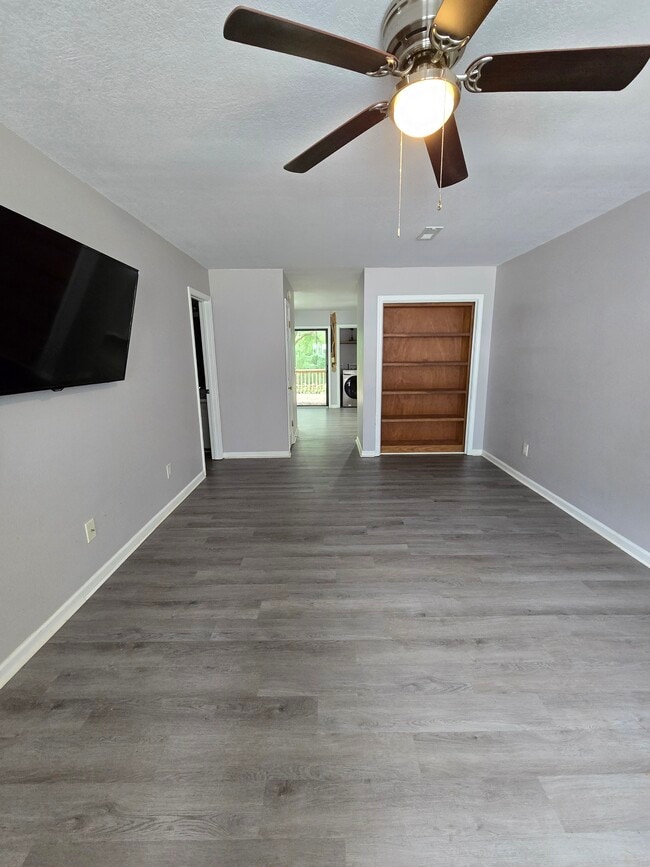 Building Photo - 208 Edith Way