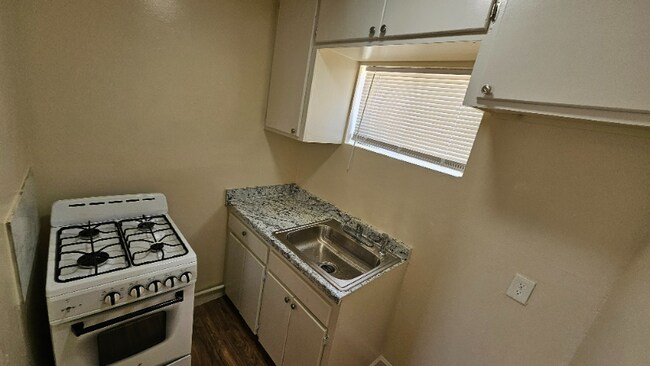 Building Photo - 13455 Filmore St