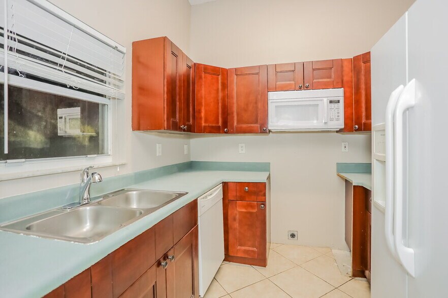 Building Photo - 14982 SW 143rd Terrace