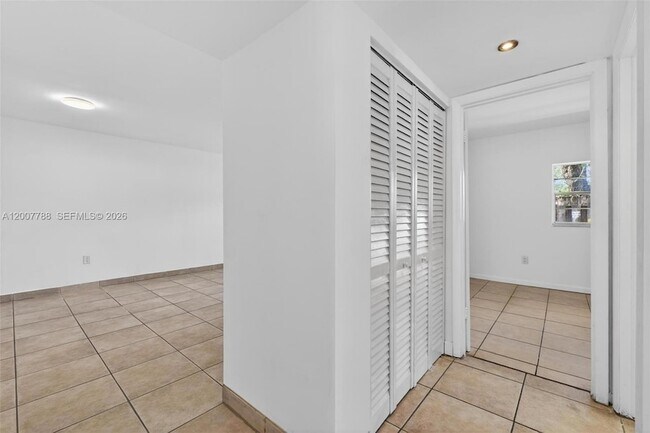 Building Photo - 240 NW 107th Ave