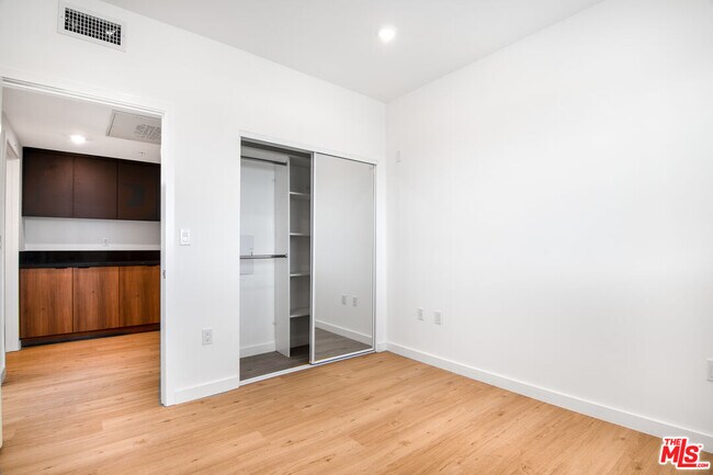 Building Photo - 14333 Sylvan St