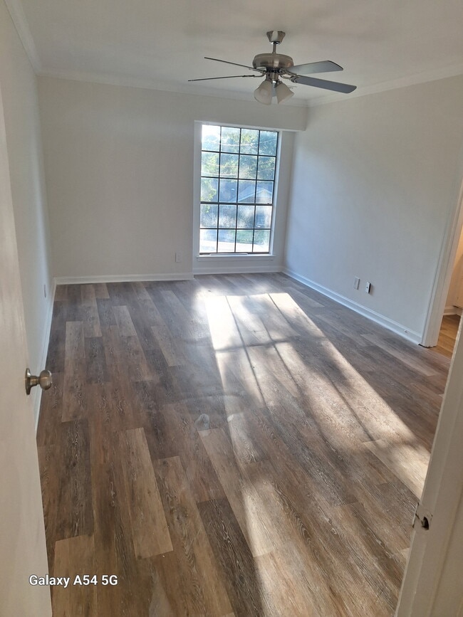 Building Photo - 3036 Willow Ln Dr