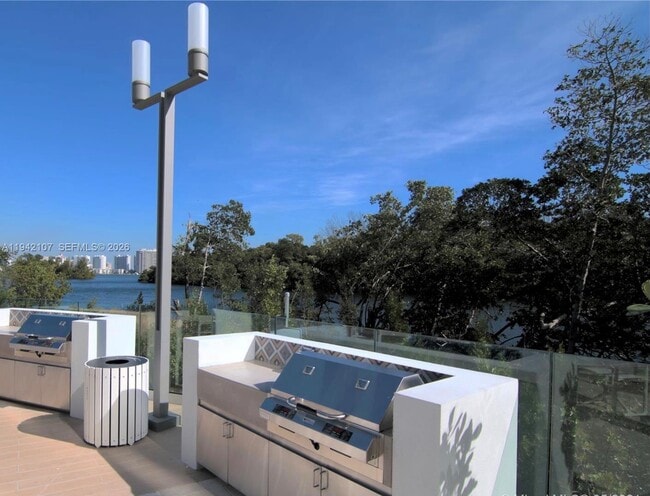 Building Photo - 16385 Biscayne Blvd