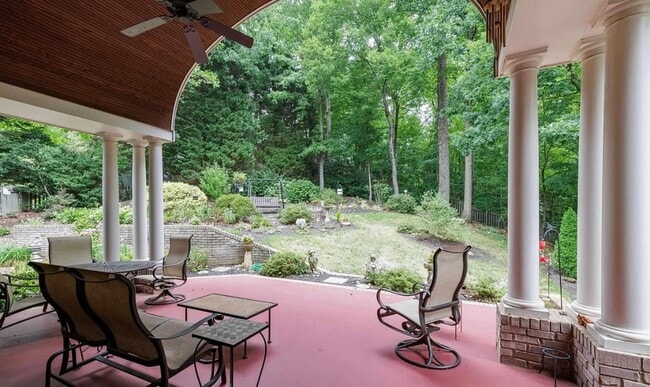 Building Photo - Luxury Waterfront Rental in Gated Montebello Community