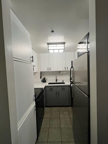 Building Photo - 876 Curtis St