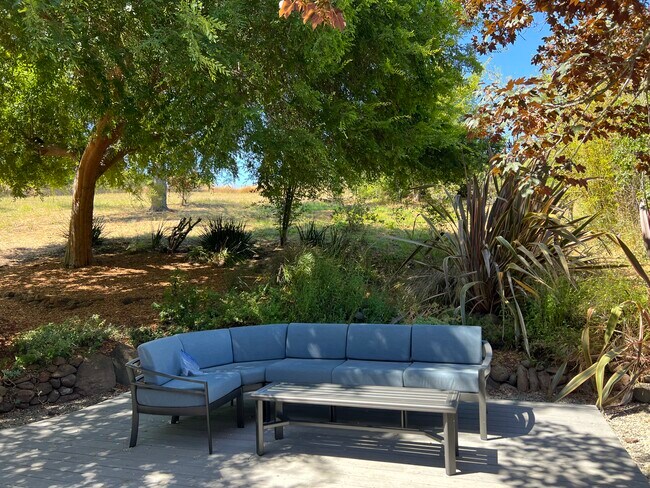 Building Photo - 3600 Bloomfield Rd