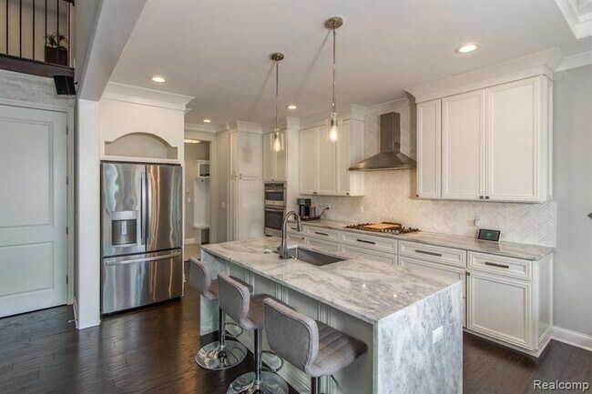 Building Photo - 53081 Enclave Cir