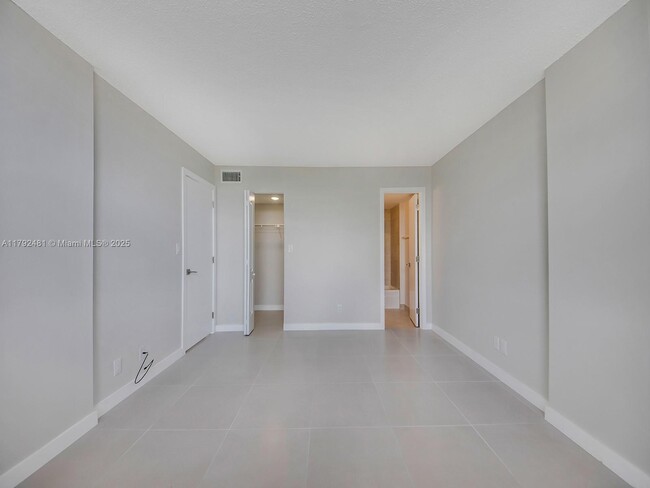 Building Photo - 108 Royal Pk Dr