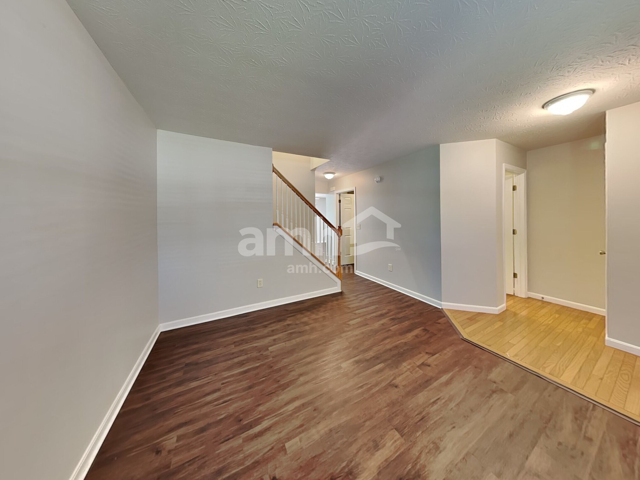 Building Photo - 637 Ellen Dr