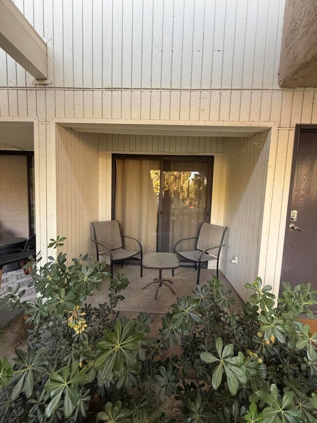 Building Photo - 680 N Ashurst Ct