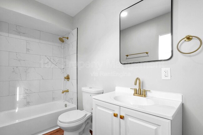 Building Photo - 556 E Whittier St