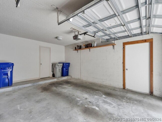 Building Photo - 101 E Park Shores Cir