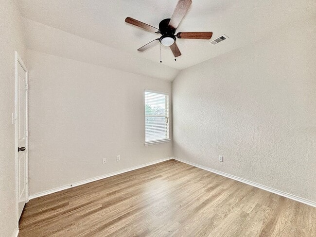 Building Photo - 3314 Candleside Dr