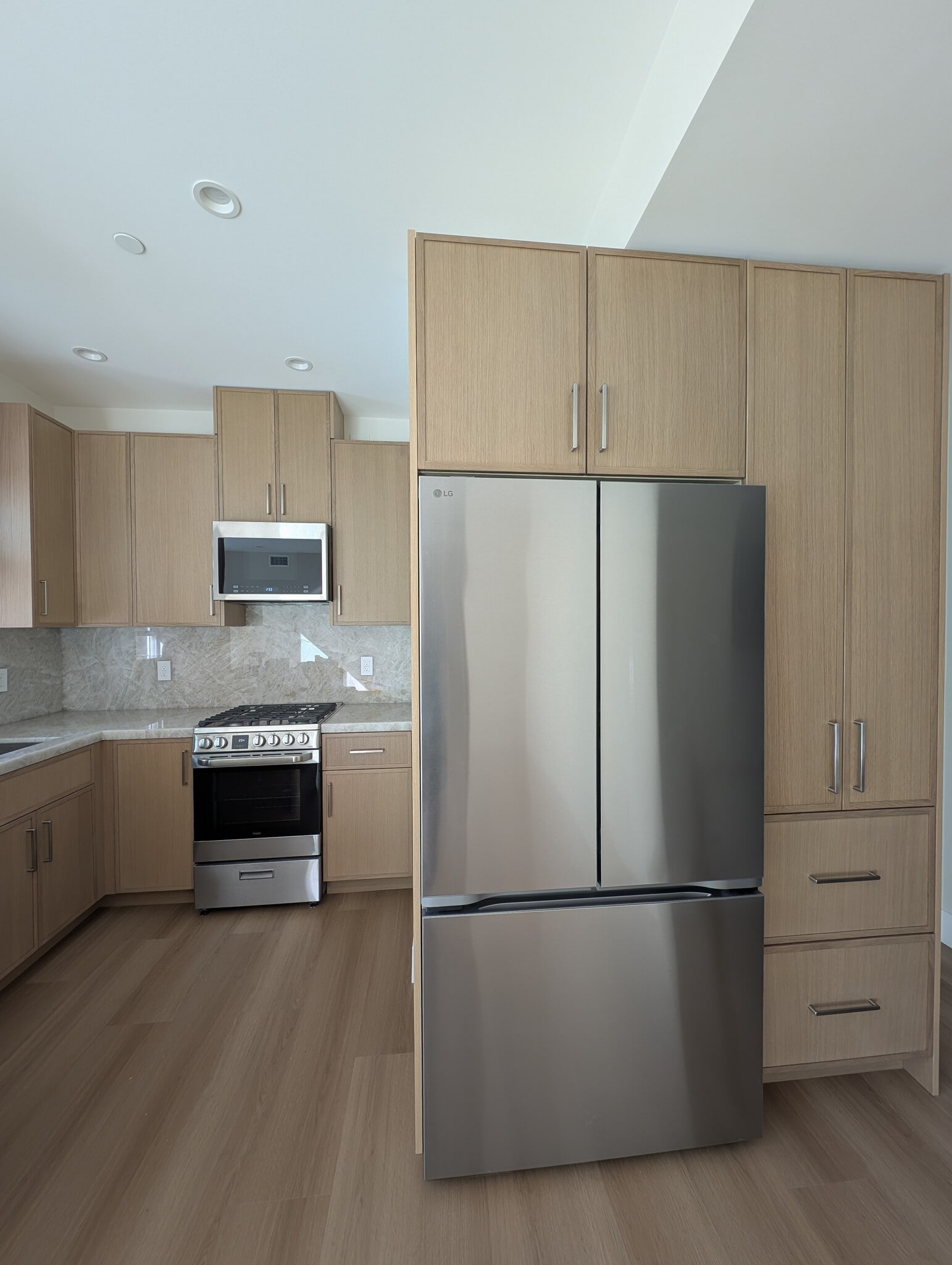 Building Photo - 6330 Mary Ellen Ave