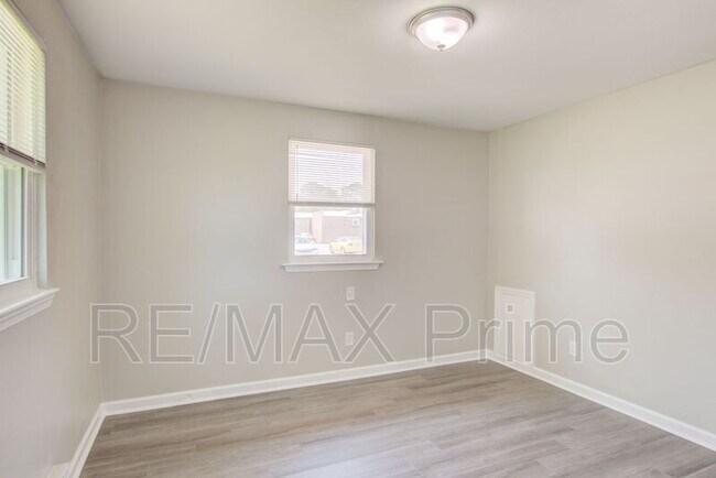 Building Photo - 7919 Thompson Rd