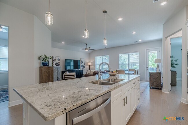 Building Photo - 1435 Dancing Oak Ln