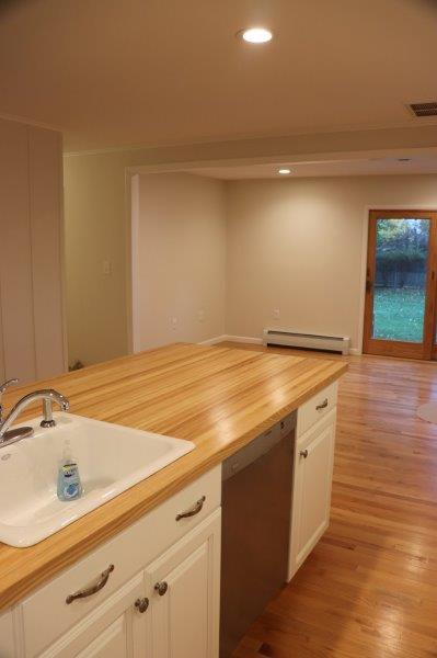 Building Photo - 300 Caroline St