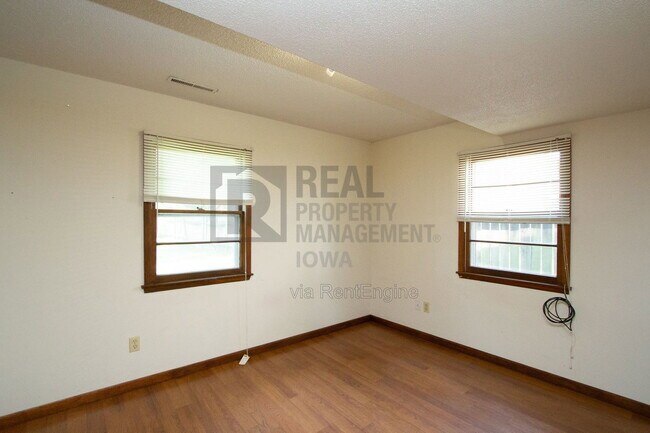 Building Photo - 207 Todd Cir