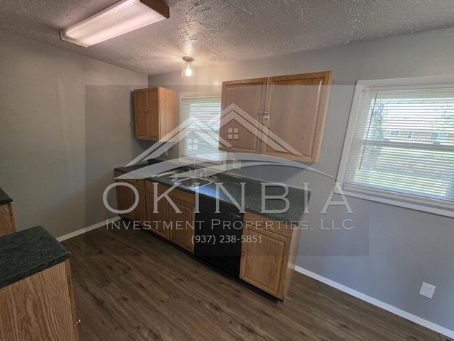 Building Photo - 4915 Rockland Dr