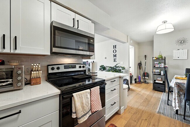 Building Photo - Beautifully Updated 1 Bed, 1 Bath Rental - Modern Comfort Meets Style!