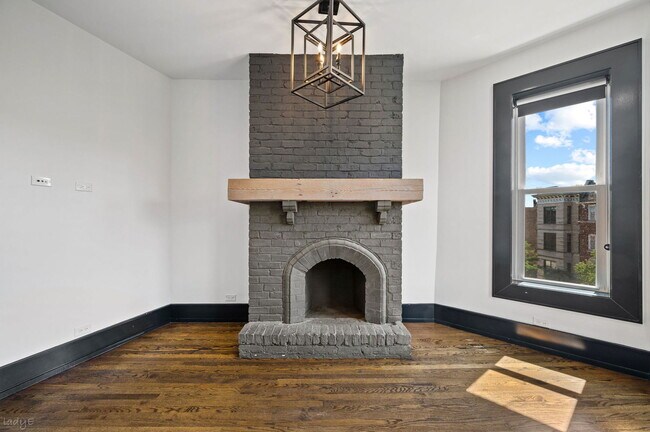 Building Photo - 3513 N Sheffield Ave