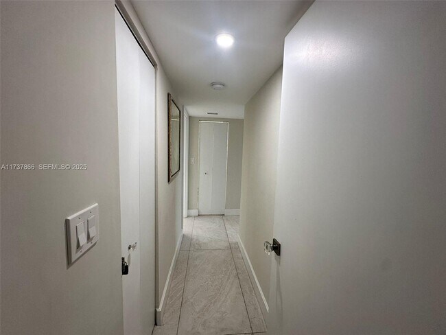 Building Photo - 2751 S Ocean Dr