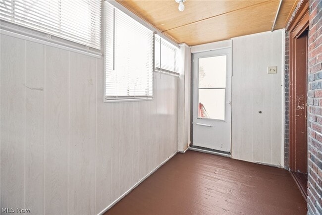 Building Photo - 153 Henry St