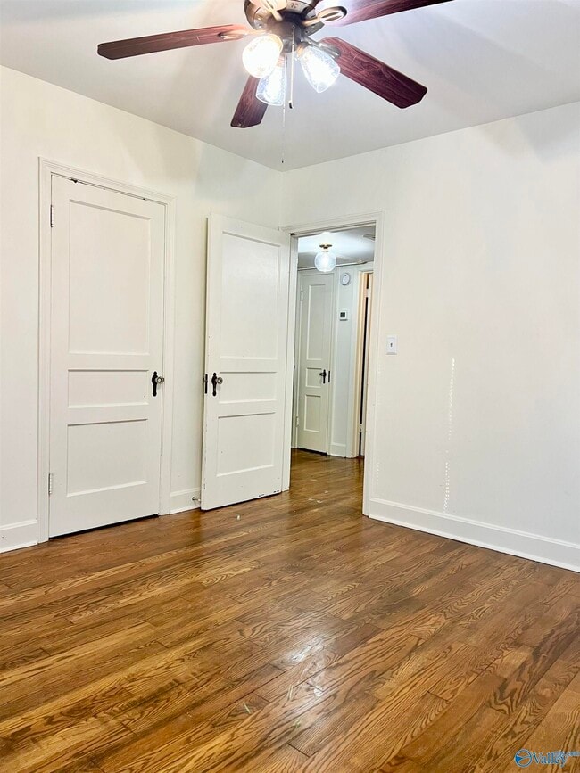 Building Photo - 2019 Vanderbilt Dr SW