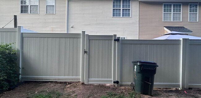 Building Photo - 116 Baberton Dr