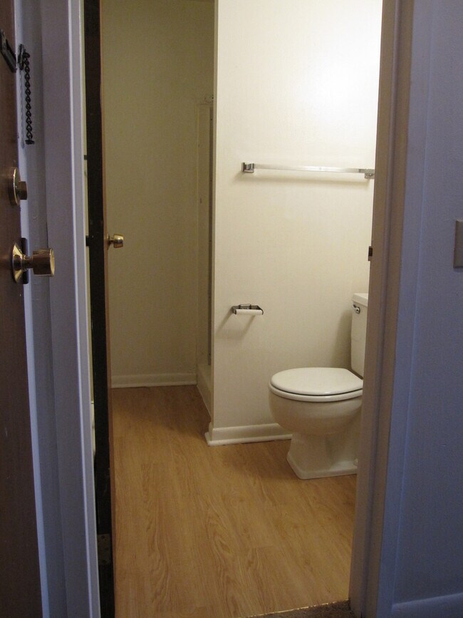 Interior Photo - 16 E. Gorham