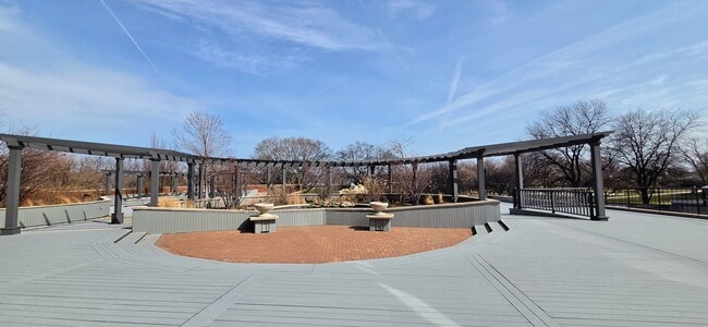 Building Photo - 5415 N Sheridan Rd