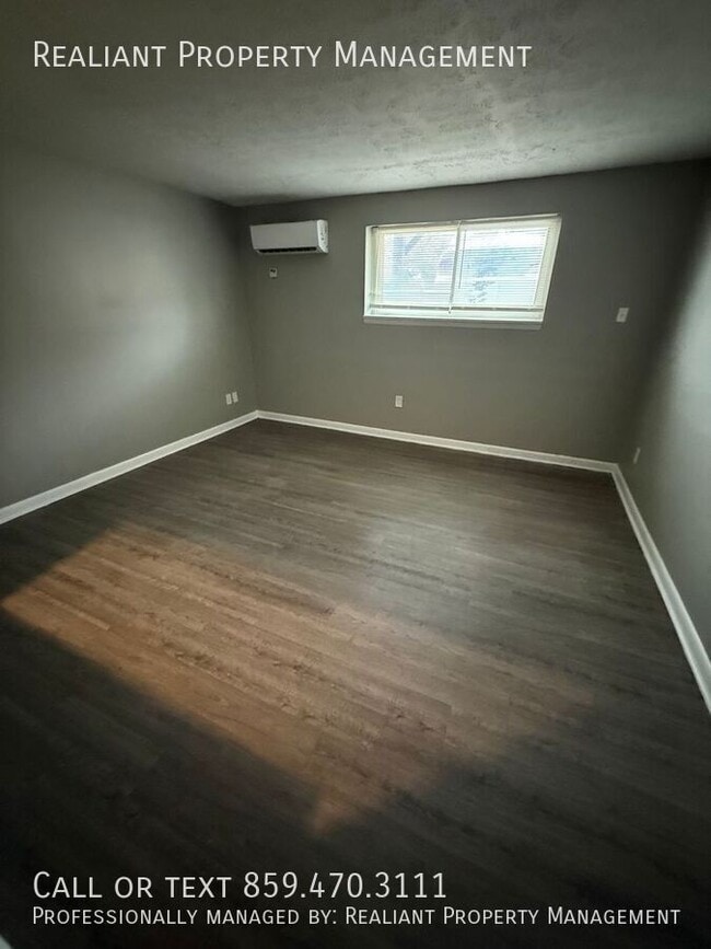 Building Photo - 2082 Fairmont Ct