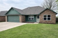 Building Photo - 3995 Highland Dr