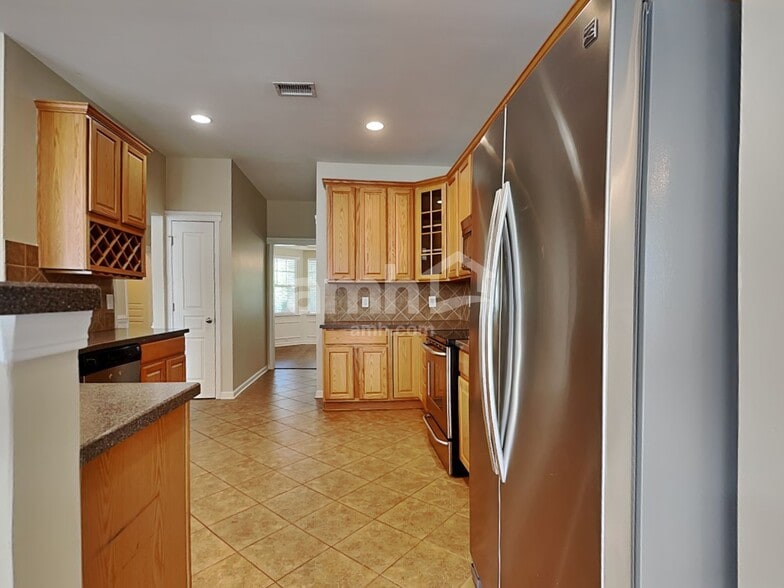 Building Photo - 13527 Provincial Ct