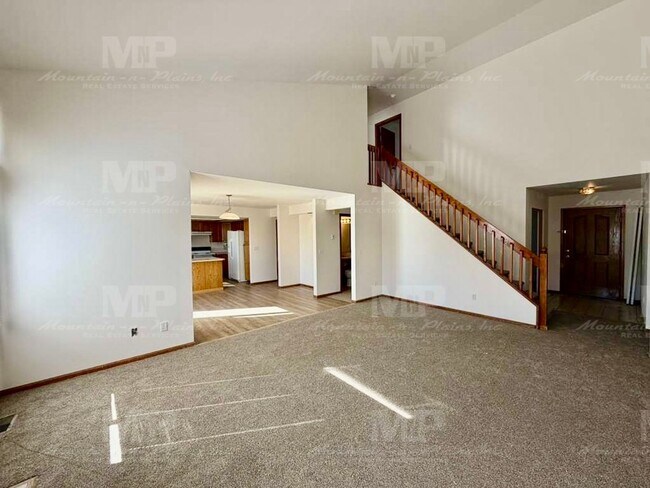 Building Photo - 4400 Vista Dr