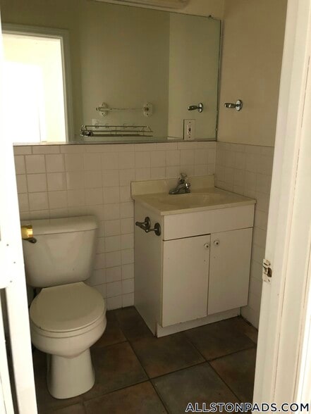 Building Photo - 15 Barrows St