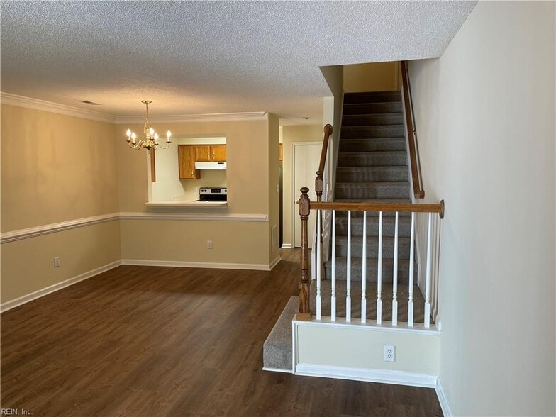 Living/Family Room - 905 Settlement Dr