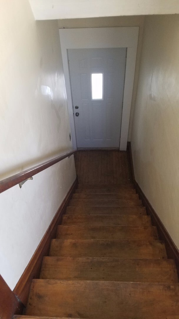 Building Photo - Willmar 2/1 Upper apt available.  Great lo...