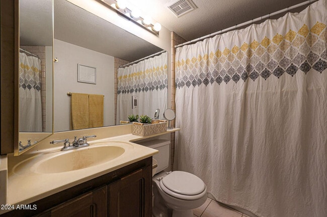 Building Photo - 7950 E Starlight Way