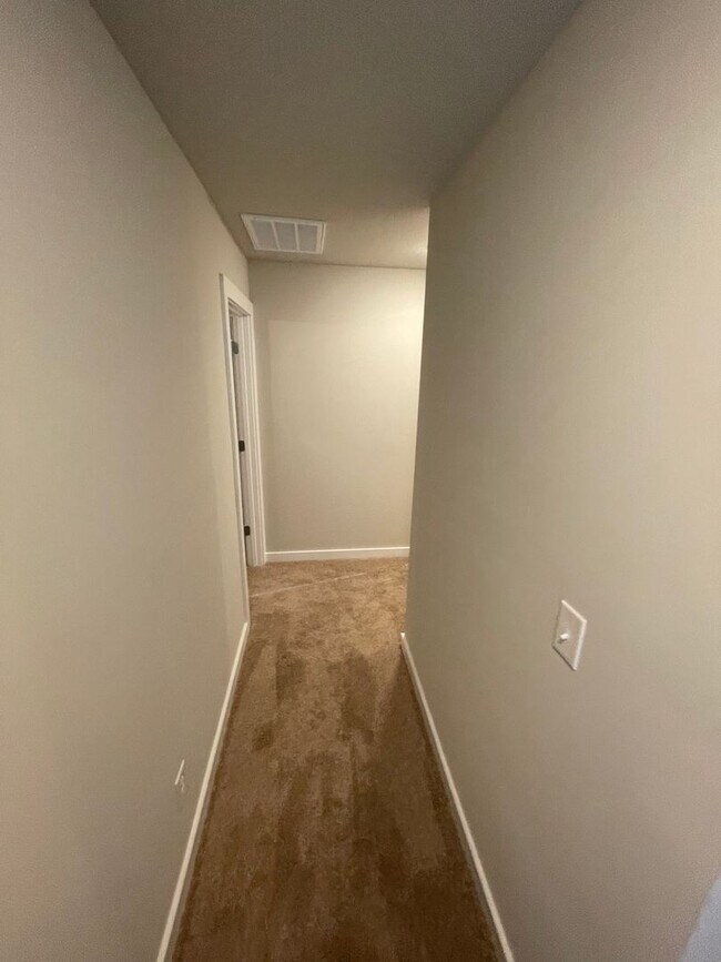 Building Photo - Home for Rent in Weaver, AL!!!  View with 48 Hours Notice!
