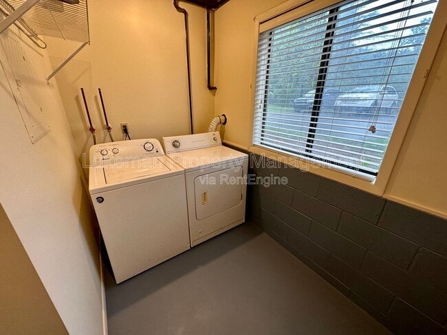 Building Photo - 9325 S Westnedge Ave