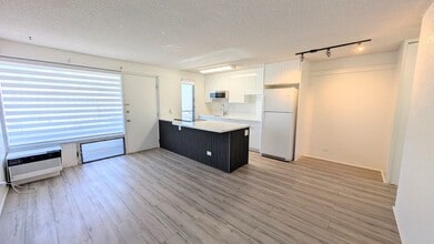 Building Photo - Beautifully Renovated 1/1/1 at Kalakaua Sands