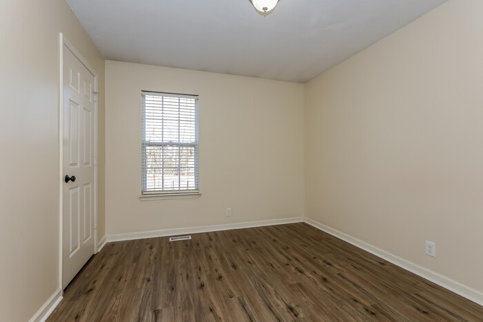 Building Photo - 737 Stone Hedge Dr